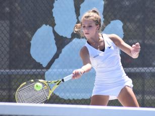 Hannah Coffman won easily at No. 3 singles as the Wildcat girls beat Westlake in a first-round state match. (Andy Diffenderfer, Tribune & Georgian)
